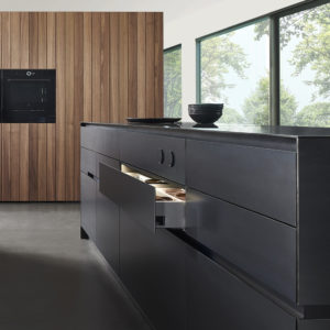 eggersmann_black walnut black steel